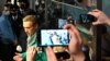 "Пламенный борец" или "берлинский пациент"? Как называют Навального мировые и российские СМИ